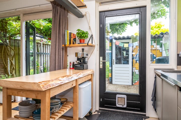 Photo 11 of van Limburg Stirumstraat 17
