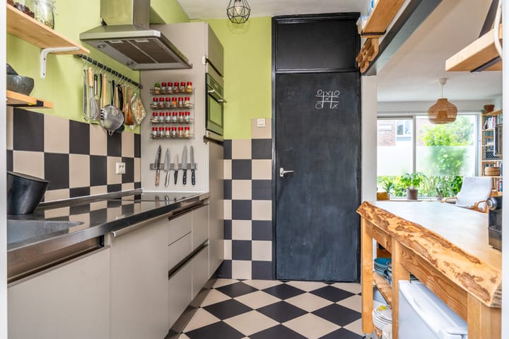 Photo 12 of van Limburg Stirumstraat 17