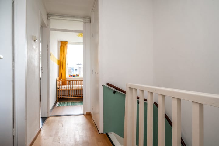 Photo 17 of van Limburg Stirumstraat 17