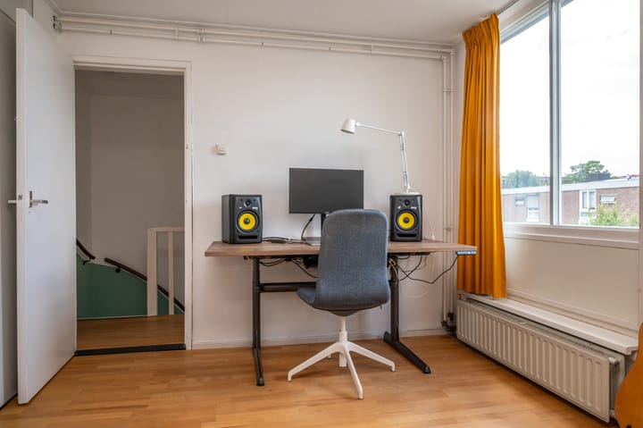 Photo 25 of van Limburg Stirumstraat 17