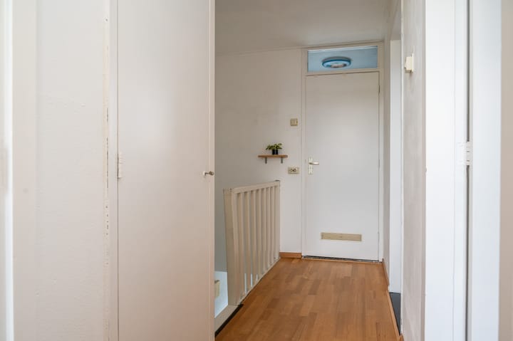 Photo 27 of van Limburg Stirumstraat 17