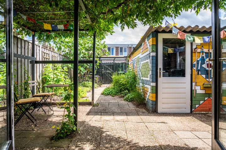 Photo 29 of van Limburg Stirumstraat 17