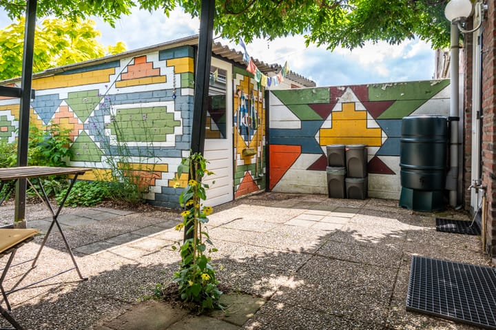 Photo 31 of van Limburg Stirumstraat 17