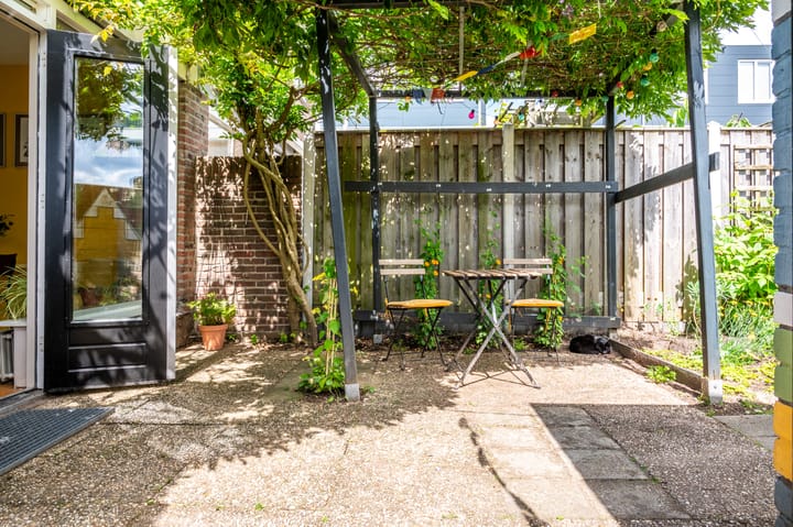 Photo 32 of van Limburg Stirumstraat 17