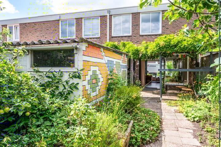 Photo 36 of van Limburg Stirumstraat 17