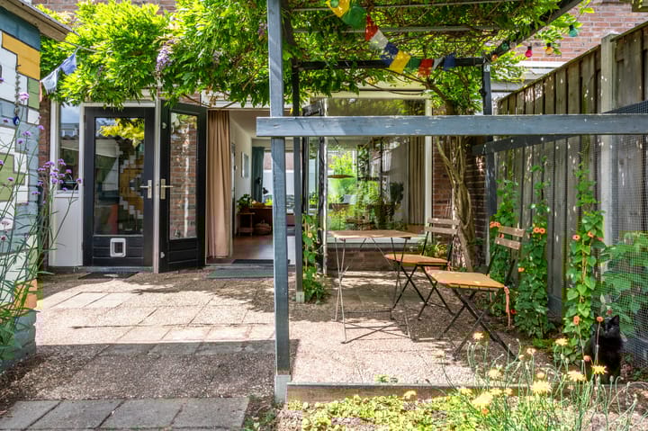 Photo 38 of van Limburg Stirumstraat 17