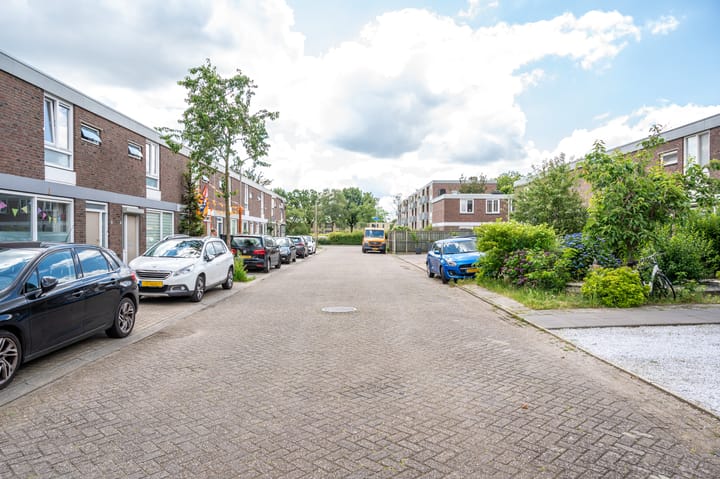 Photo 39 of van Limburg Stirumstraat 17
