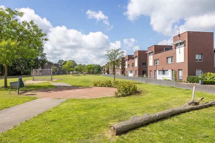 Bekijk foto 43 van Baarsstraat 6