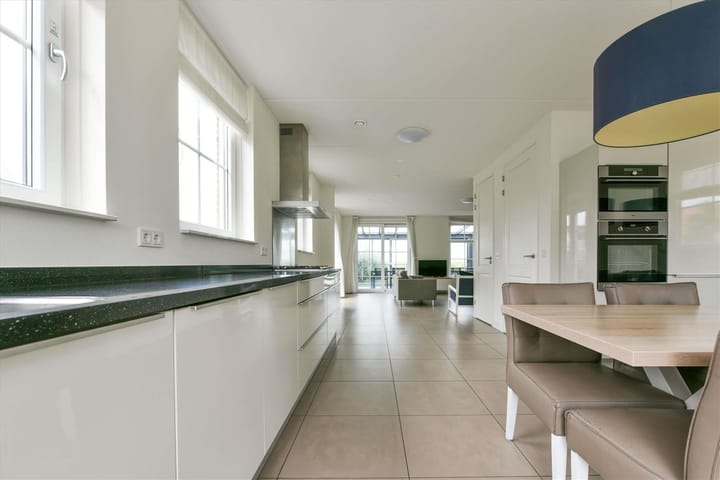 Photo 14 of Zeedijk 2-627