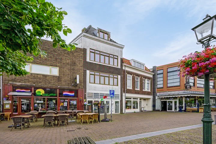 Bekijk foto 2 van Markt 10-B