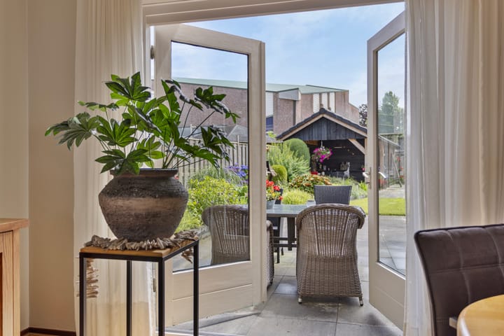 Foto 8 van Van Limburg Stirumstraat 4-A