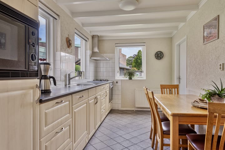 Foto 10 van Van Limburg Stirumstraat 4-A