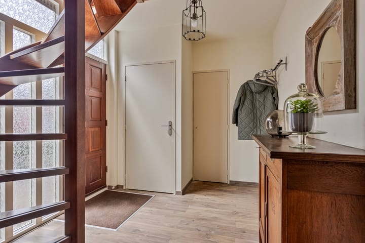 Foto 13 van Van Limburg Stirumstraat 4-A