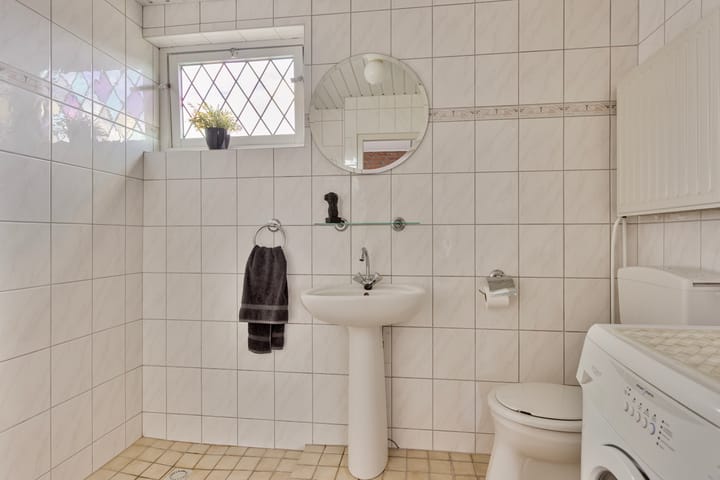 Foto 18 van Van Limburg Stirumstraat 4-A