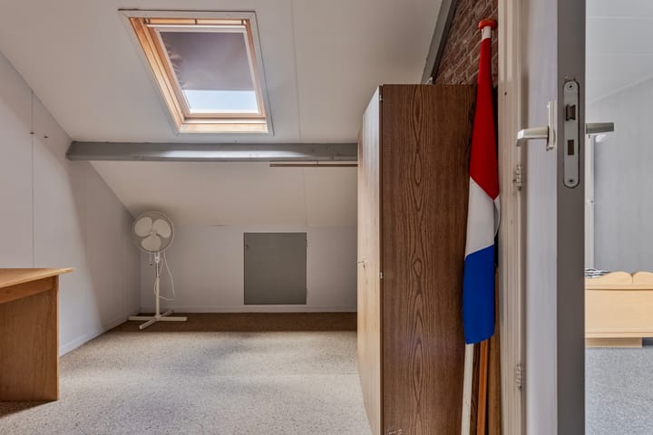 Foto 21 van Van Limburg Stirumstraat 4-A