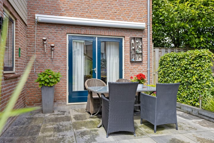 Foto 23 van Van Limburg Stirumstraat 4-A