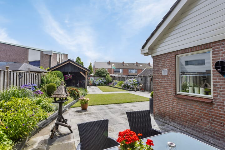 Foto 24 van Van Limburg Stirumstraat 4-A