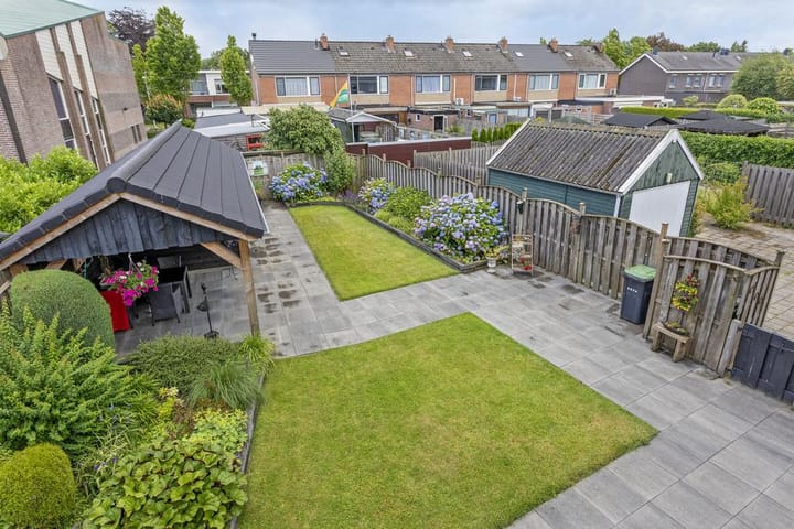 Foto 25 van Van Limburg Stirumstraat 4-A