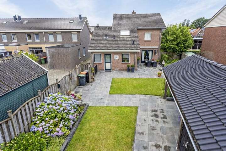 Foto 26 van Van Limburg Stirumstraat 4-A