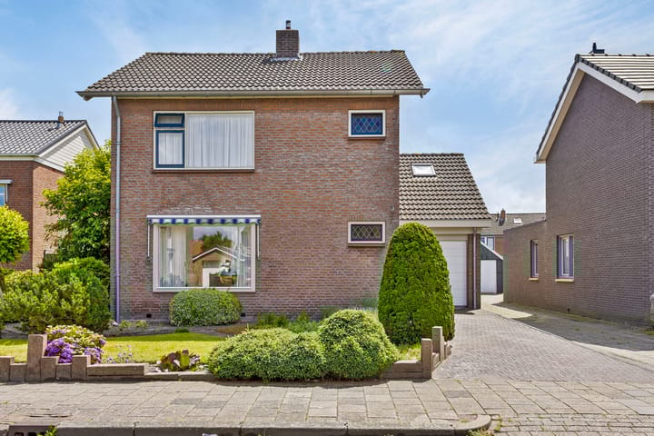 Foto 1 van Van Limburg Stirumstraat 4-A