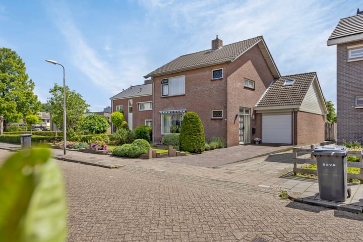 Foto 28 van Van Limburg Stirumstraat 4-A