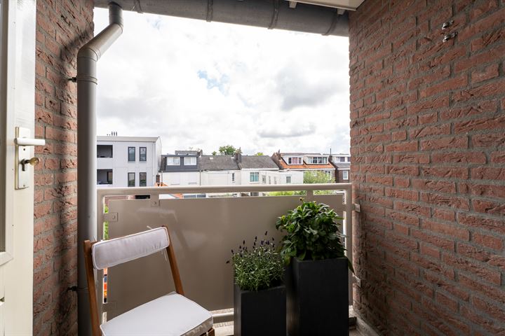 Bekijk foto 17 van Kardinaal van Rossumstraat 52