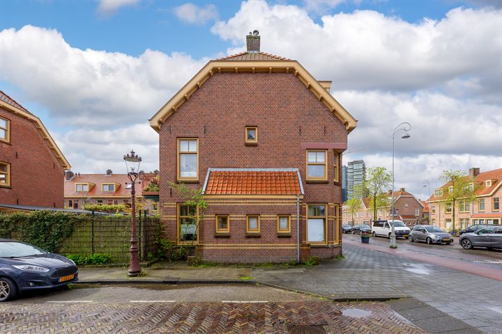 Bekijk foto 40 van Van der Pekstraat 36