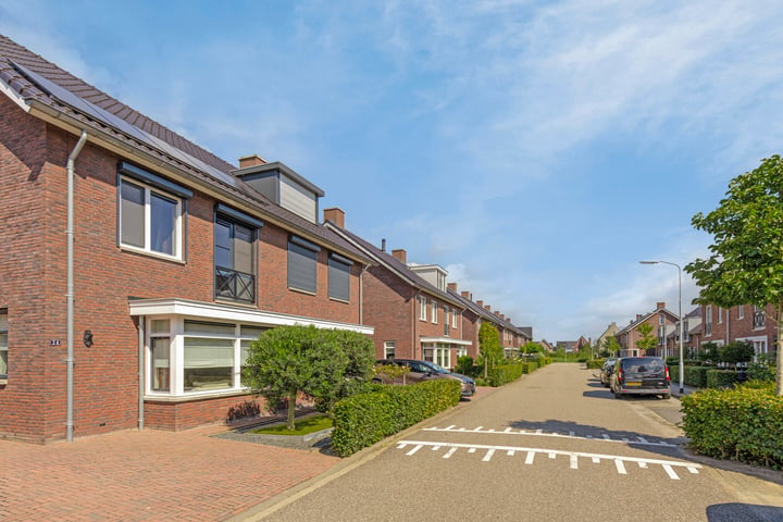 Bekijk foto 10 van Meester J van Dolderenstraat 24