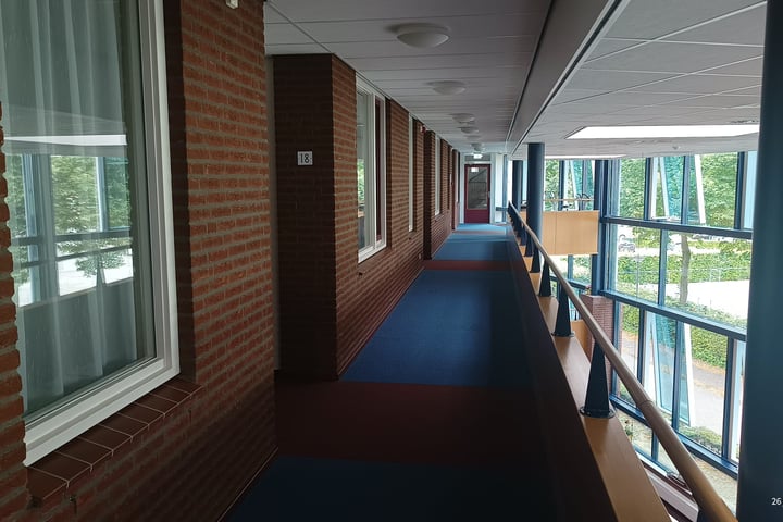 Bekijk foto 2 van de Cour 18