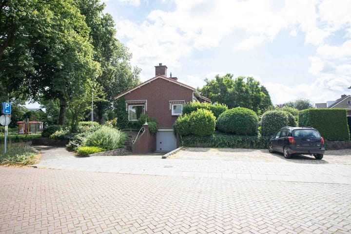 Photo 9 of Burgemeester J.C. van den Bergplein 2-A