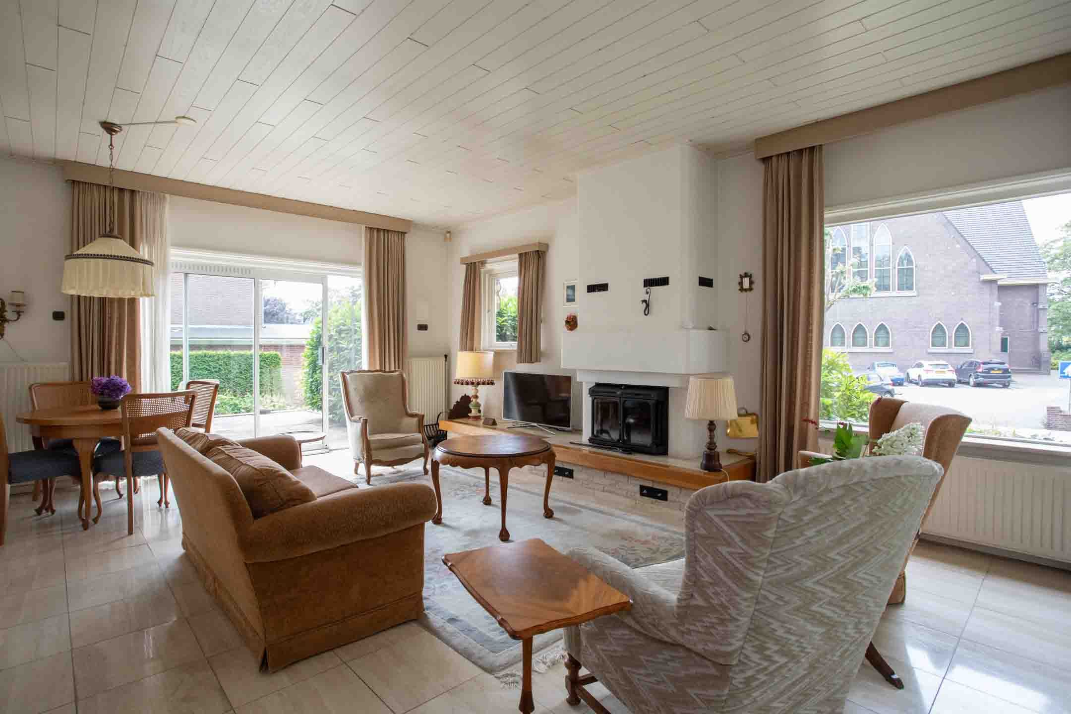 Foto 18 van Burgemeester J.C. van den Bergplein 2-A