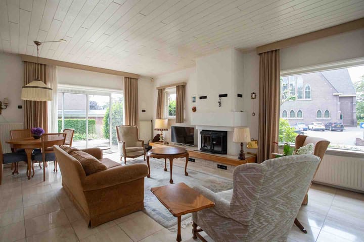 Photo 18 of Burgemeester J.C. van den Bergplein 2-A