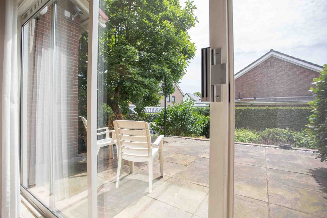 Foto 26 van Burgemeester J.C. van den Bergplein 2-A