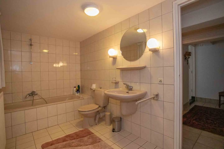 Photo 33 of Burgemeester J.C. van den Bergplein 2-A