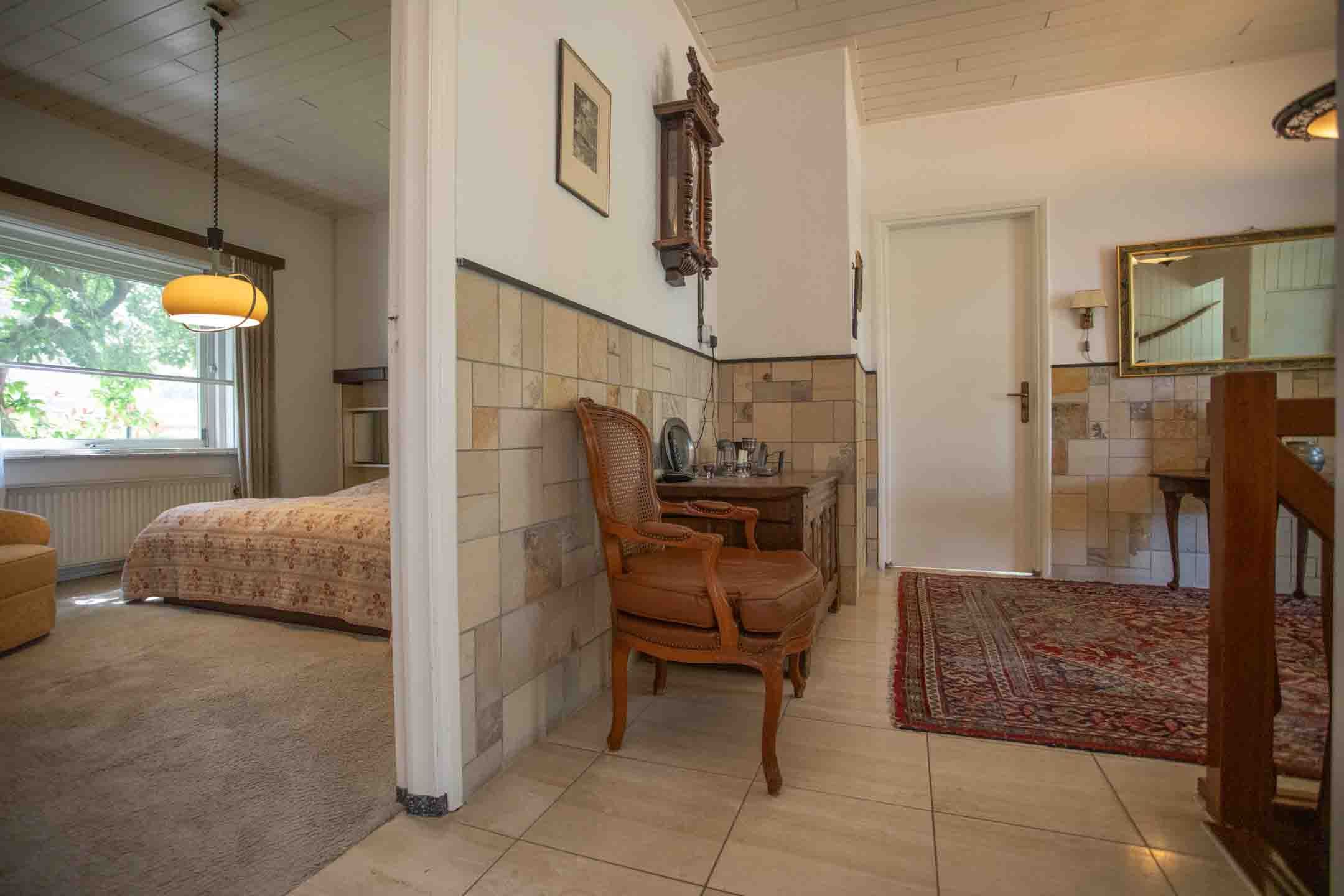 Foto 42 van Burgemeester J.C. van den Bergplein 2-A