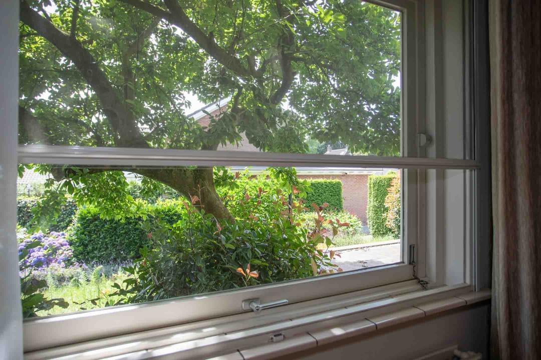 Foto 46 van Burgemeester J.C. van den Bergplein 2-A