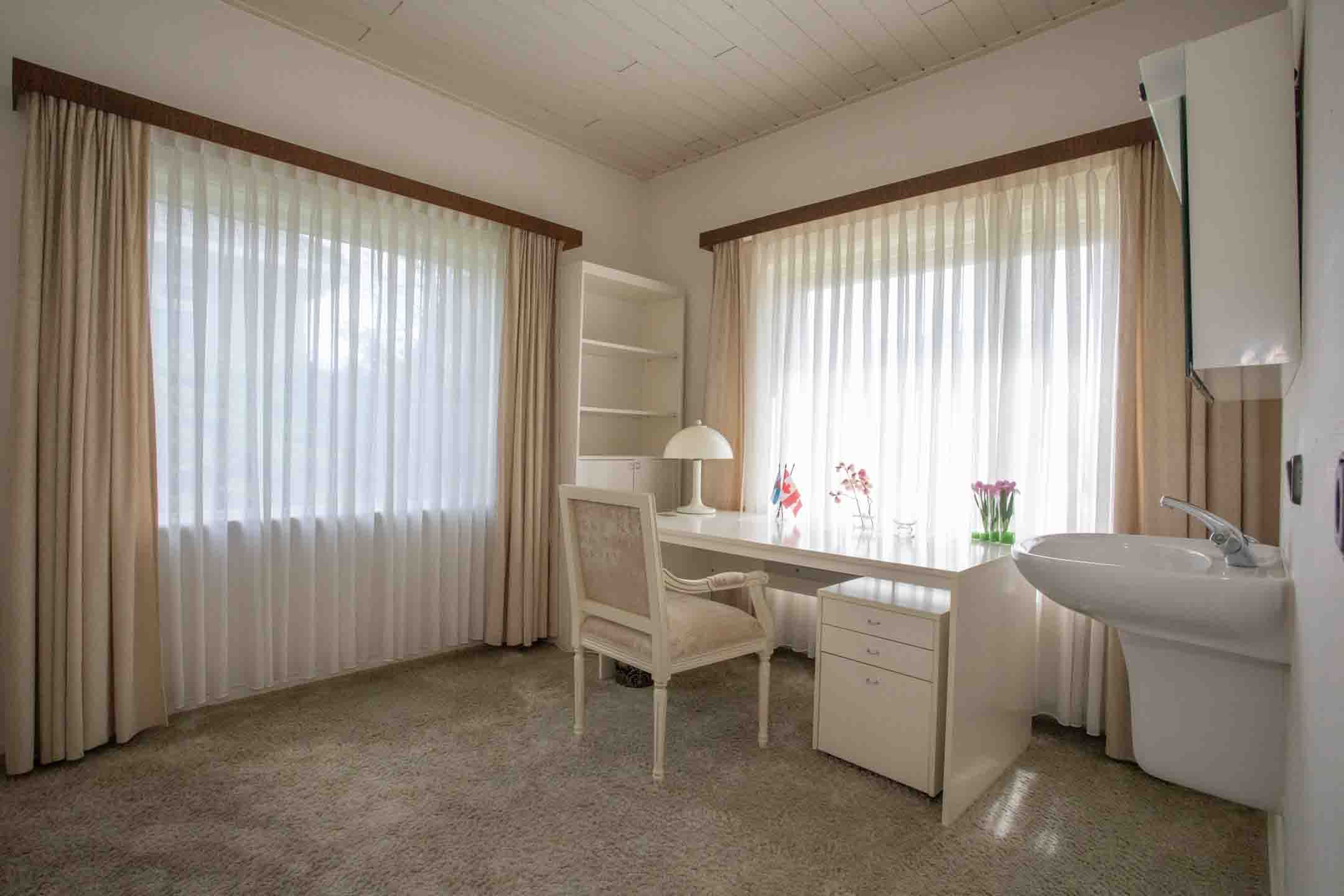 Foto 57 van Burgemeester J.C. van den Bergplein 2-A