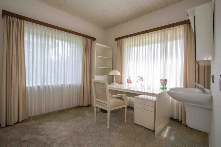 Photo 57 of Burgemeester J.C. van den Bergplein 2-A