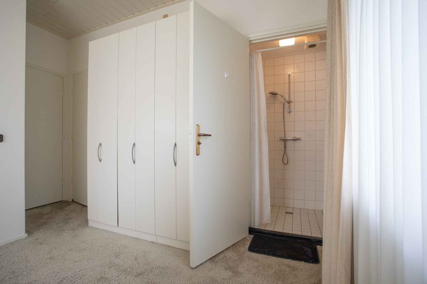 Foto 59 van Burgemeester J.C. van den Bergplein 2-A