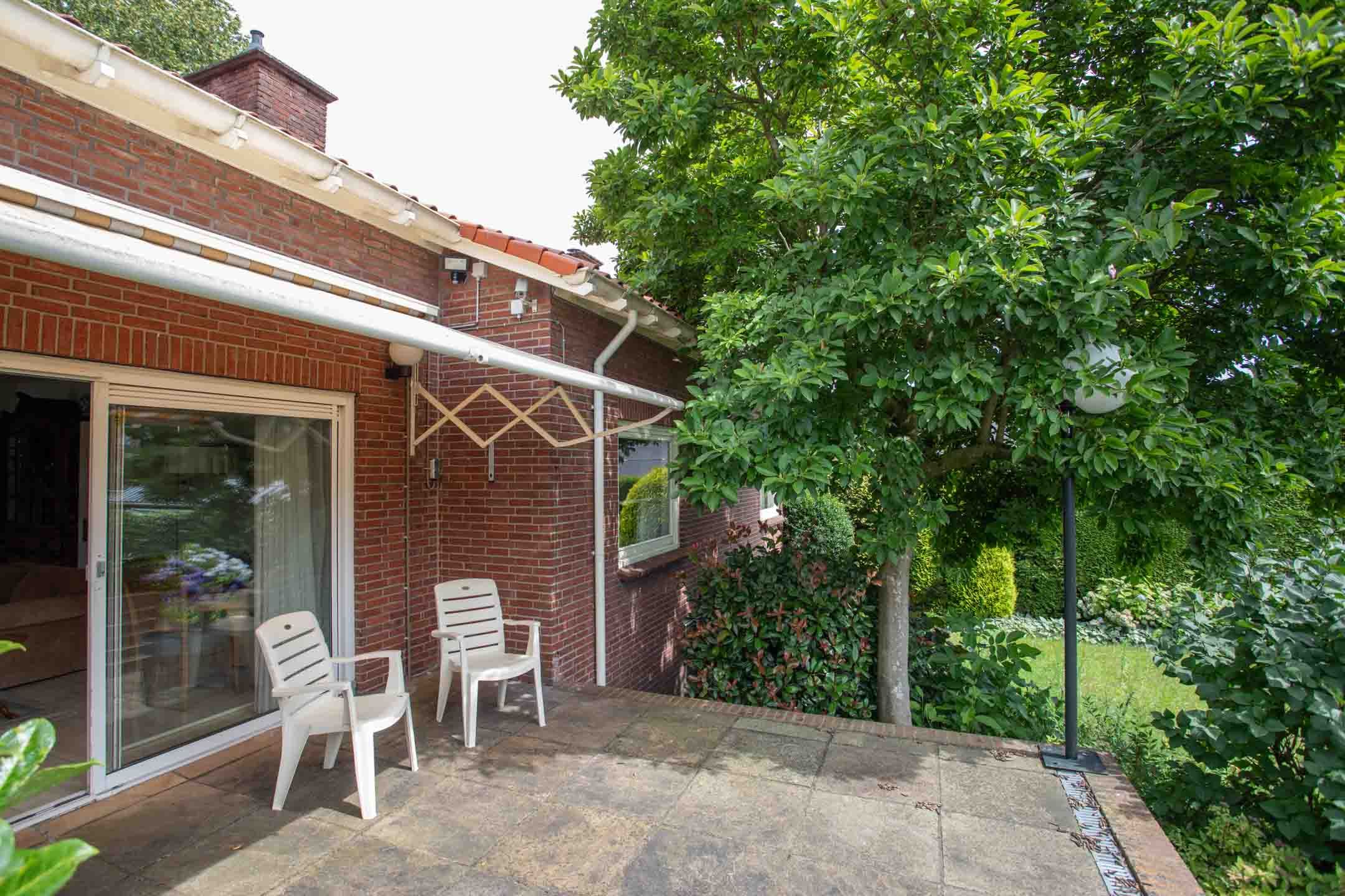 Foto 60 van Burgemeester J.C. van den Bergplein 2-A