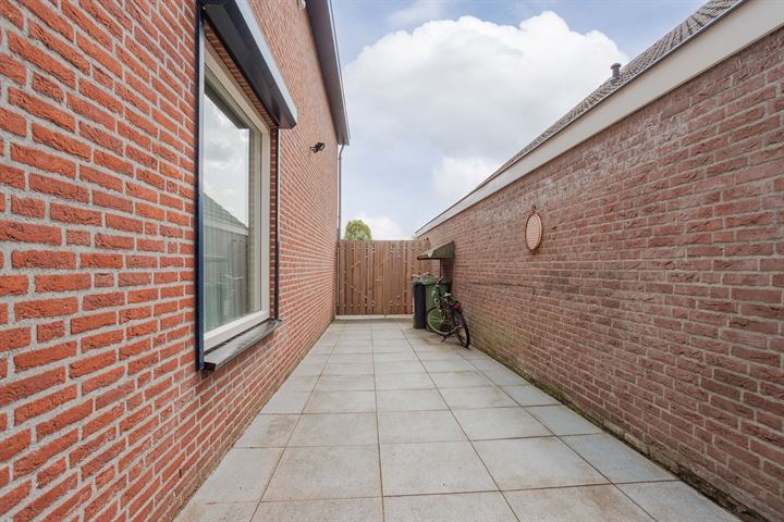 Bekijk foto 38 van Mathijs Claassensstraat 25