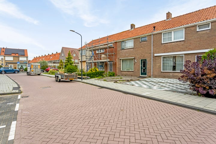 Bekijk foto 27 van Anemonenstraat 6