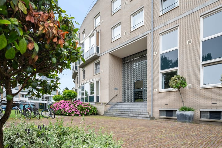 Photo 2 of Kralingseweg 1-D