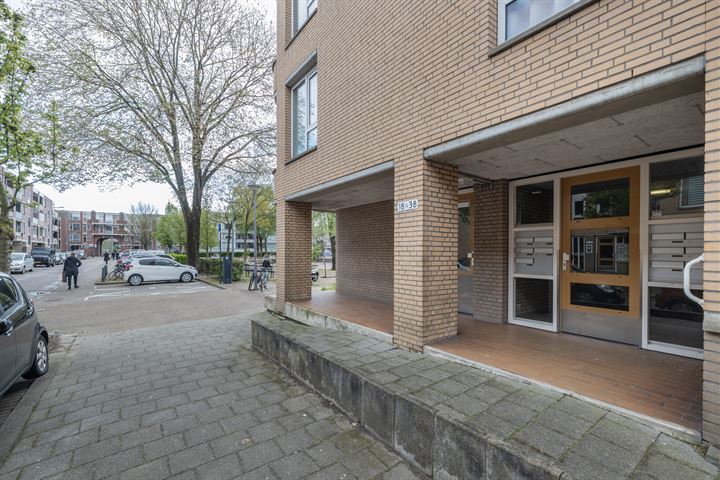 View photo 21 of Bleiswijkstraat 36