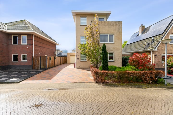 Foto 2 van Katrien Duckstraat 9