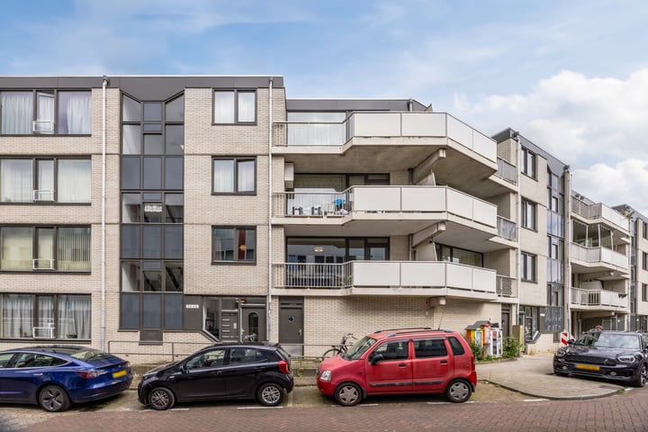 View photo 1 of Schinkelstraat 58