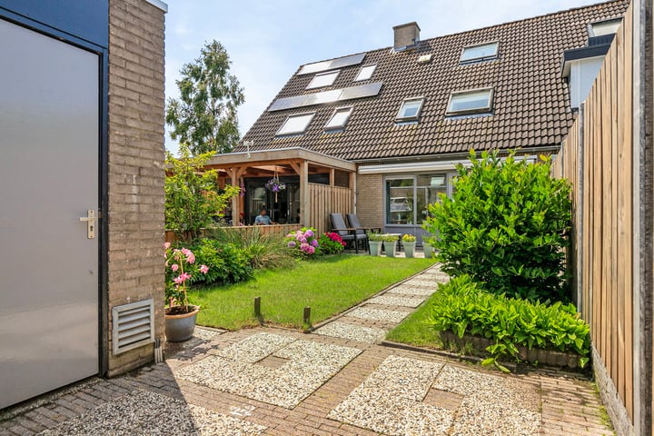 Bekijk foto 10 van Debussystraat 4