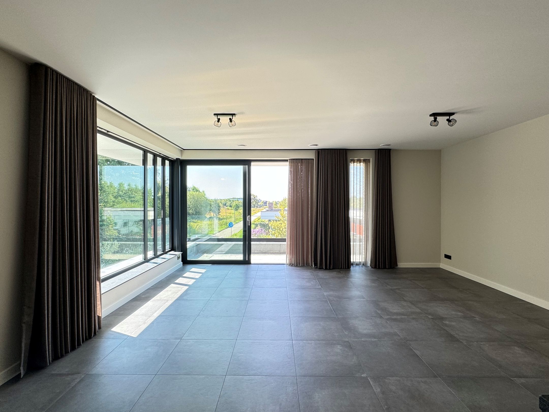 Foto 15 van Burg. Gremstraat 11