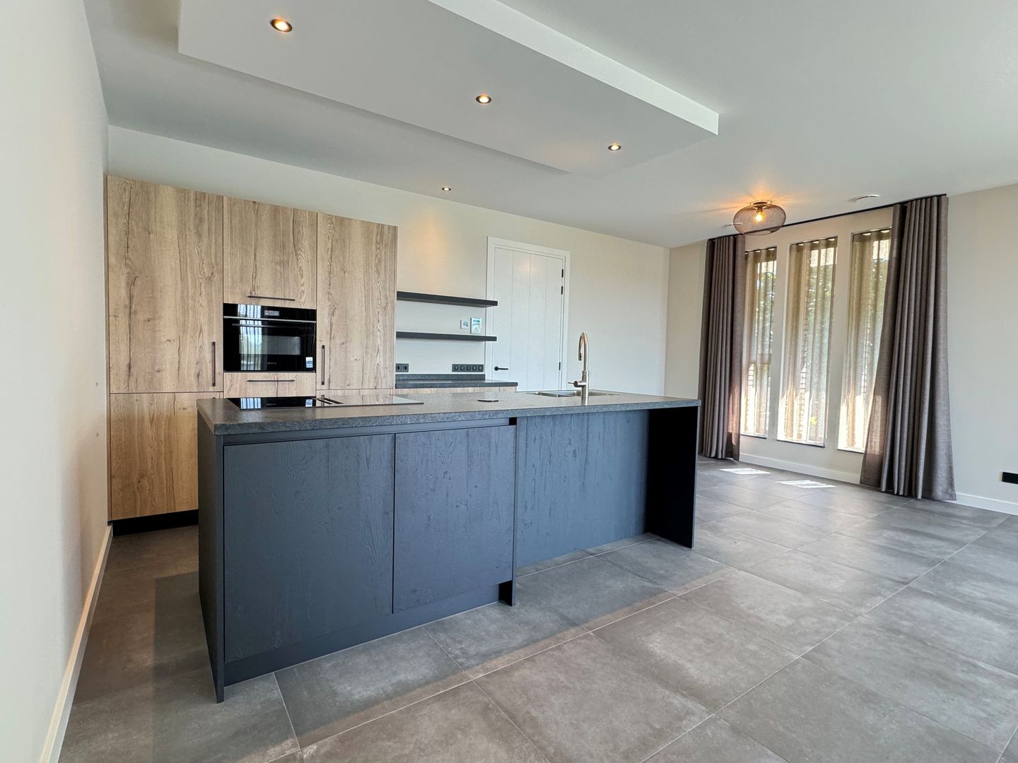 Foto 20 van Burg. Gremstraat 11