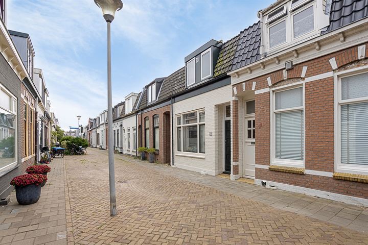 Bekijk foto 26 van Emmastraat 16